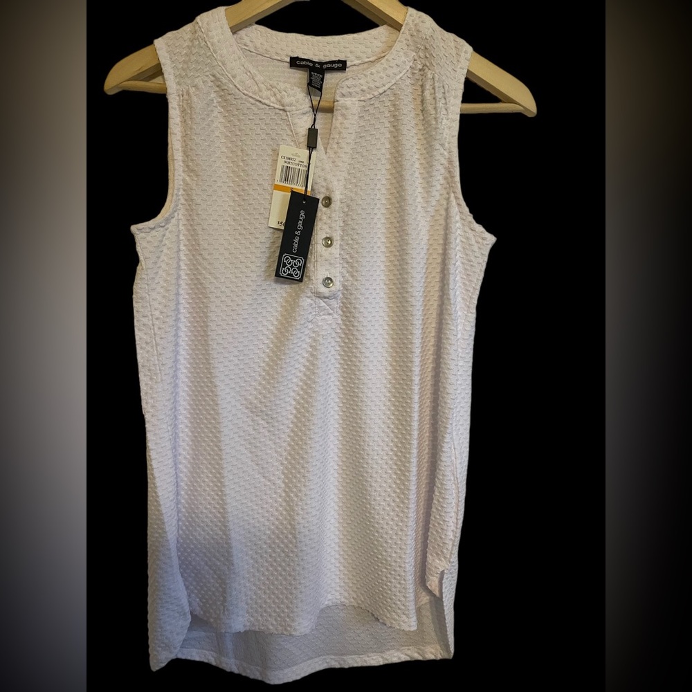 😍🤩NWT Cable and gauge Women’s size S/P sleeveless blouse😍
